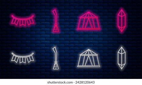 Escoba de brujas, tienda de circo, guirnalda de carnaval con banderas y piedra mágica. Icono de neón brillante en la pared de ladrillo. Vector