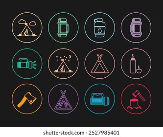 Set line Hacha de madera en el tocón, envase del termo, botella de agua de la cantina, tienda turística con la bandera, linterna, e icono. Vector