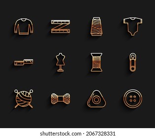 Fijar la pelota Yarn con agujas de punto, Hilo de coser en la bobina, Suéter, tiza, botón para ropa, Mannequín, clavija de acero cerrado clásico e icono. Vector
