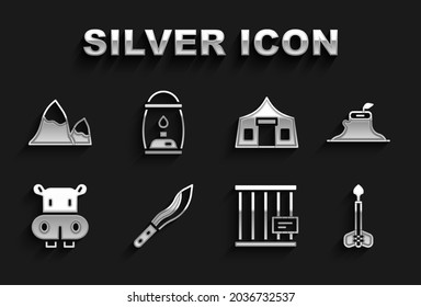 Ponga Machete, trozo de árbol, flecha, jaula de animales, Hippo o Hipopótamo, carpa turística, Montañas y Icono de linterna de camping. Vector