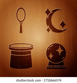 Ponga bola mágica, espejo de mano mágico, sombrero mago y luna y estrellas sobre fondo de madera. Vector