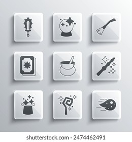 Conjunto de bastón mágico, bola de fuego, varita, caldero de bruja, sombrero, cartas de tarot, espada en fuego e icono de escoba de brujas. Vector