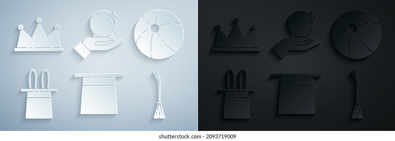 Zauberhut, Beach-Ball und Kaninchenohren, Hexen Besen, auf der Hand und Kronsymbol. Vektorgrafik