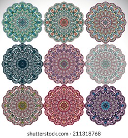 Setz Mandalas. Rundschmuck-Muster. Vintage dekorative Elemente. Handgezeichnet Hintergrund. Islam, arabische, indische, ottomanische Motive.