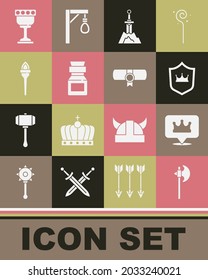 Establecer hacha medieval, corona real de la ubicación, Escudo con, Espada la piedra, botella de veneno, Llama de la antorcha, goblet y Decreto, pergamino, icono de desplazamiento. Vector