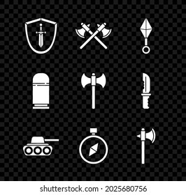 Juego de escudo medieval con espada, hachas medievales cruzadas, shuriken ninja japonés, tanque militar, brújula, cartuchos e ícono. Vector