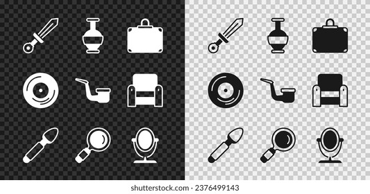 Set Mittelalterliches Schwert, alte Amphoren, Koffer, Silberlöffel, Gläser, Rundschminkspiegel, Vinyl-Scheiben und Rauchpfeifensymbol. Vektorgrafik