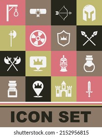 Fijar espada medieval, veneno en botella, lanzas medievales cruzadas, arco y flecha, escudo de madera redonda, hacha, horca y escudo con icono de la corona. Vector
