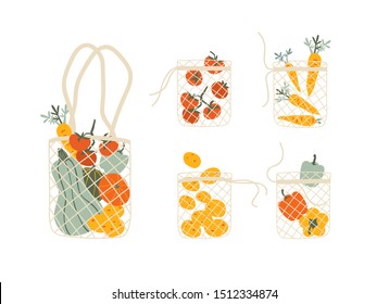 Conjunto de bolsas ecológicas Mesh llenas de verduras aisladas en fondo blanco. Tienda moderna con comida orgánica fresca del mercado local. Ilustración vectorial al estilo de las caricaturas planas.