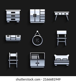 Set Mirror, estantería de biblioteca, cama grande, silla, puesto de noche de mobiliario, escritorio de oficina e icono. Vector