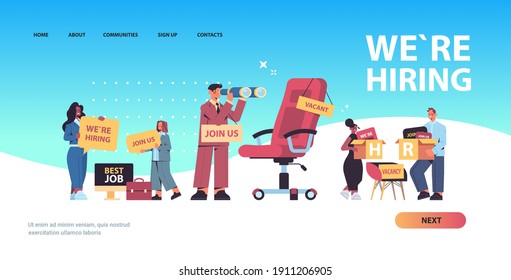 set mix race hr manager sostiene que estamos contratando unirse a nosotros posters vacantes contratación abierta concepto de recursos humanos horizontal tamaño completo espacio vector ilustración