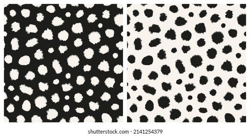 Satz von monochromen abstrakten, unregelmäßigen Polka-Punkten nahtlose Wiederholmuster. Random platziert, Vektorabgelenkte Flecken auf dem ganzen Druck.