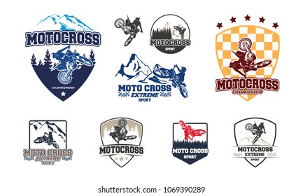 Juego de vectores con el logotipo de puente de Motocross, distintivo con el logotipo de Motocross Freestyle con el símbolo de bosque y montaña