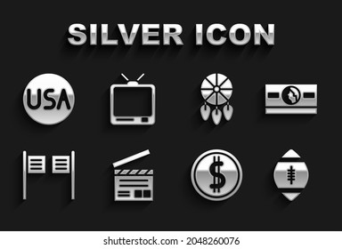 Set Movie Clapper, Stacks papier argent comptant, American Football, Coin with dollar, Saloon door, Dream attrcher Feathers, USA label et icône Retro tv. Image vectorielle