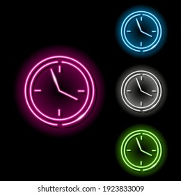 Conjunto de iconos de neón reloj en cuatro colores diferentes aislados en el fondo negro. Timer, date, shedule, concepto de vigilancia. El estilo de los carteles nocturnos. Ilustración del vector 10 EPS.