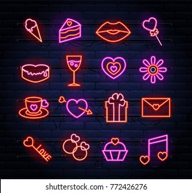 Conjunto de atributos neon Valentines con chispas. Se puede utilizar en volantes, banners, tarjetas, proyectos. Helados, pasteles, labios, chupetes, corazón, flor, café, regalo, llave.