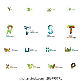 Conjunto de nuevas ideas del logotipo de la empresa universal, colección de iconos geométricos - letras alfabéticas, ondas giratorias y otras formas