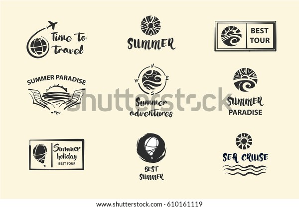 旅行代理店の明るい背景に9つのベクタースケッチ黒いロゴセット 夏の楽園 祝日 冒険文字 シークルーズとビーチツアーのコンセプト画像 のベクター画像素材 ロイヤリティフリー