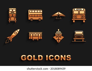 Emplazar tranvía de la ciudad antigua, autobús escolar, automóvil, barco de carga, cohete con fuego, planeador de Hang, bus de doble decker e icono. Vector