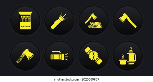 Lege alte hölzerne Axt, Holz, Blitzlicht, Kompass, Thermoskanne und offene Matchbox-Ikone. Vektorgrafik