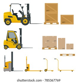 Conjunto de elevadores de horquilla naranja en diversas combinaciones, racks de almacenamiento, palets con artículos para infografías