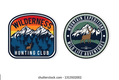 Set of outdoor adventure badges and hunting logo emblems - Vektör