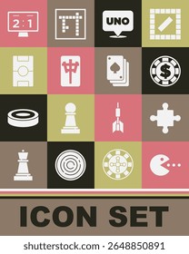 Definir Pacman com comer, Puzzle peças brinquedo, Casino chip dólar, Uno jogo de cartas, Mahjong, mesa de hóquei, Sport scoreboard mecânico e ícone de cartas de jogar. Vetor