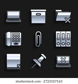 Establecer Clip de papel, Push pin, portátil y marca cruzada en pantalla, carpetas de oficina con documentos de papel, archivo, teléfono, Borrar e ícono. Vector