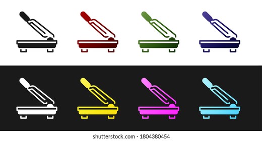 Ajuste el icono del cortador de papel aislado en fondo blanco y negro. Vector.