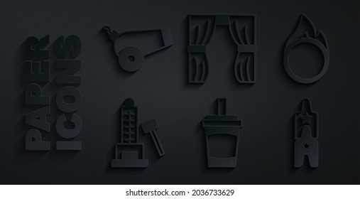 Set Paper Glas mit Wasser, Circus Feuerheber, Striker Attraktionshammer, Ticket, Vorhang und Cannon Icon. Vektorgrafik