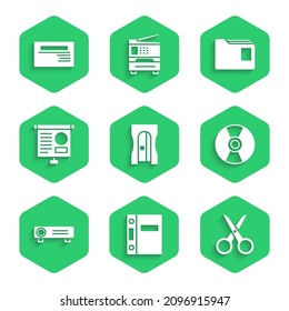 Ajustar agudeador de lápiz, carpetas de Office, tijeras, disco DVD de CD, película, película, proyector de medios, tablero con diagrama, icono de documento y tarjeta de visita. Vector