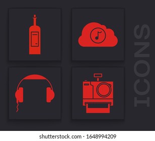 Set Photo Camera , Botella de vino , Servicio de transmisión de música e icono de auriculares. Vector