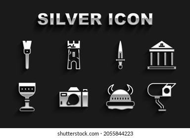 Set Photo Camera, Edificio de Museo, Seguridad, casco con cuernos vikineses, goblet medieval, Dagger, Pincel de pintura e ícono de la torre del castillo. Vector