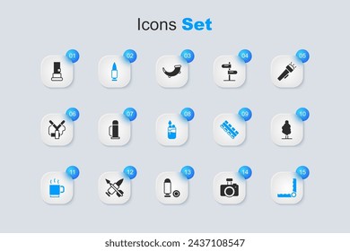 Set Cámara de fotos, contenedor de termos, bala, taza de café, caza de trampas, árbol, cartuchos e icono más ligero. Vector