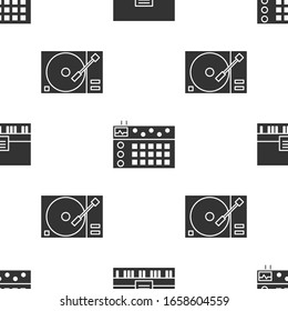 Set Piano, Drum machine and Vinyl player with a vinyl disk on seamless pattern. Vector