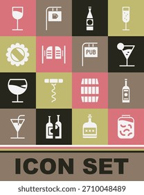 Definir pepinos Picled em um frasco, garrafa de vidro de vodka, vidro Martini, cerveja, porta do salão, tampa da garrafa, vinho e placa de rua com ícone Pub. Vetor