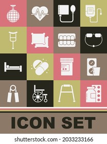 Set Pillen in Blisterpackung, Brillen, Blutdruck, Kissen, Krücken oder Krücken, Disco-Ball und False-Kiefer-Symbol. Vektorgrafik