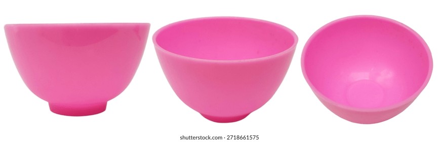 Conjunto de cuencos de mezcla de silicona de plástico rosa aislados sobre fondo transparente para máscaras faciales y uso dental.