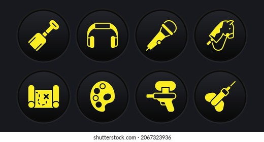 Set Pirate Schatzkarte, Spielzeugpferd, Palette, Wasserpistole, Mikrofon, Kopfhörer, Pfeil nach Art und Spielzeugsymbol. Vektorgrafik