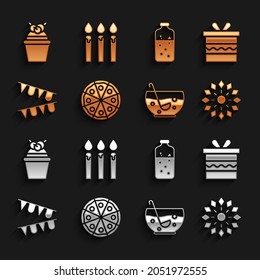 Set Pizza, Geschenkbox, Feuerwerk, gemischte Schüssel, Karnevalgarten mit Flaggen, Mullwein, Kuchen und Geburtstagskuchen Symbol. Vektorgrafik