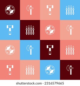 Set pop art Redondo de pantalla, hacha medieval, martillo e ícono de la valla de hierro clásica. Vector