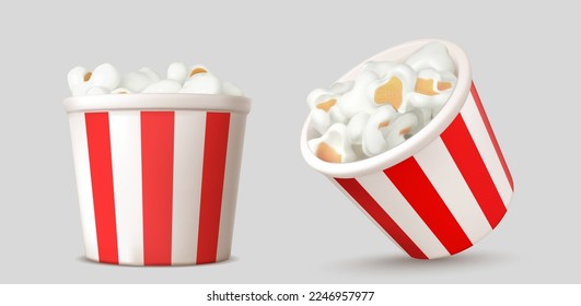 Conjunto de baldes de palomitas de maíz en el lado y en la parte superior aislado en el fondo blanco. Ilustración vectorial realista de cajas de cartón rayadas rojas y blancas llenas de copos de maíz. Tentempiés de cine salado o dulce