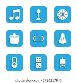 Video Consola de juego portátil, Domino, tableros de arte de pintura de caballete, volante de bádminton, Kettlebell, olla de cocina, fichas de casino y nota de música, icono de tono. Vector