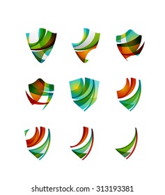 Set von Schutzschild Logo Konzepte. Farbfließende Wellendesign-Symbole auf Weiß