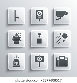 Set Protest, Polizei-Sturmschild, Fliegender Stein, Handgranate, Fliegersiren, Gummi-Batton und Sicherheitskamera-Symbol. Vektorgrafik