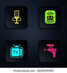 Definir arma Ray, Microfone, TV Retro e toca-fitas Cassette. Botão quadrado preto. Vetor