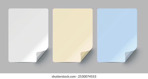 Conjunto de folhas de papel realistas com três cores em fundo transparente.