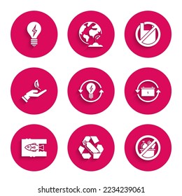 Ajuste la bombilla de reciclaje y luz con el símbolo de relámpago, Sin basura, Reciclaje de baterías, Alto a la contaminación del océano, Mano de brote de protección del medio ambiente, No diga carteles de bolsas e Icono de Luz. Vector