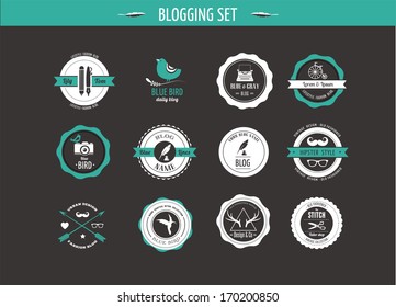 Set Set aus Retro-Vintage-Badges, Blog-Elemente und -Etiketten, schwarzer Hintergrund