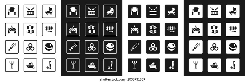 Fijar patinaje sobre ruedas, Batería, Gamepad, cuerda de salto, Xilófono, Tambor con palos de tambor, bola de playa e icono de juguete de espadas. Vector